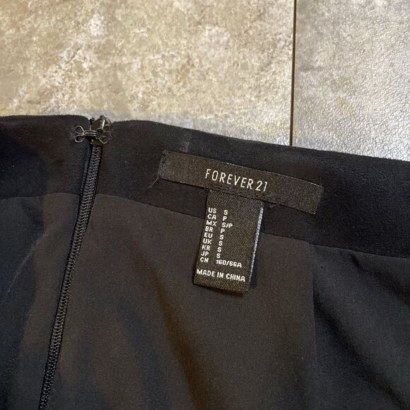 forever 21 black velvet floral embroidered mini skirt size small - Picture 5 of 7